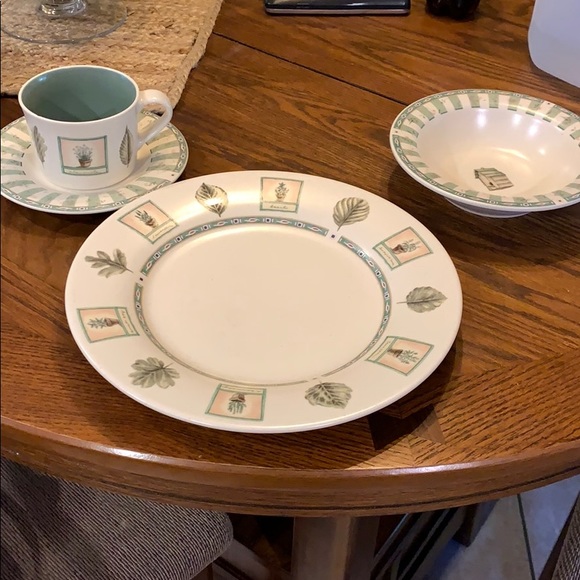 Pfaltzgraff Other - Pfaltzgraff 4 pc. place setting..